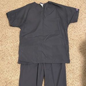 Cherokee Scrub Set. Top and bottom XS